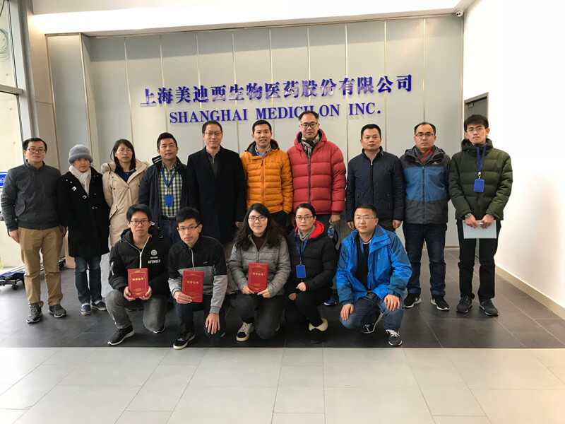 图为与会人员贝斯特全球最奢华的游戏平台南汇园区合影