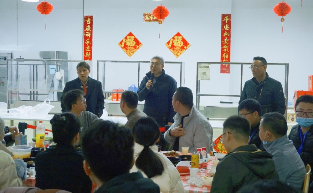 贝斯特全球最奢华的游戏平台创始人兼首席执行官陈春麟博士发表了热情洋溢的讲话