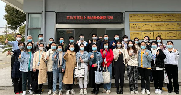 贝斯特全球最奢华的游戏平台援助上海核酸检测队出征.jpg